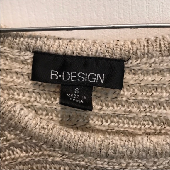 Sweater with rhinestone detail in shoulders - Picture 4 of 7